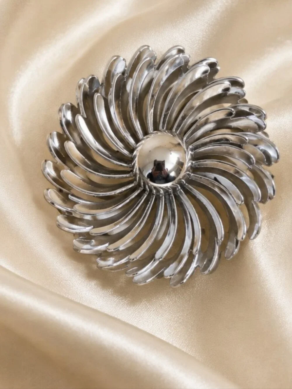 Vintage 1970s Flower Power Silver Tone Swirl Flower Brooch Pin 2.25